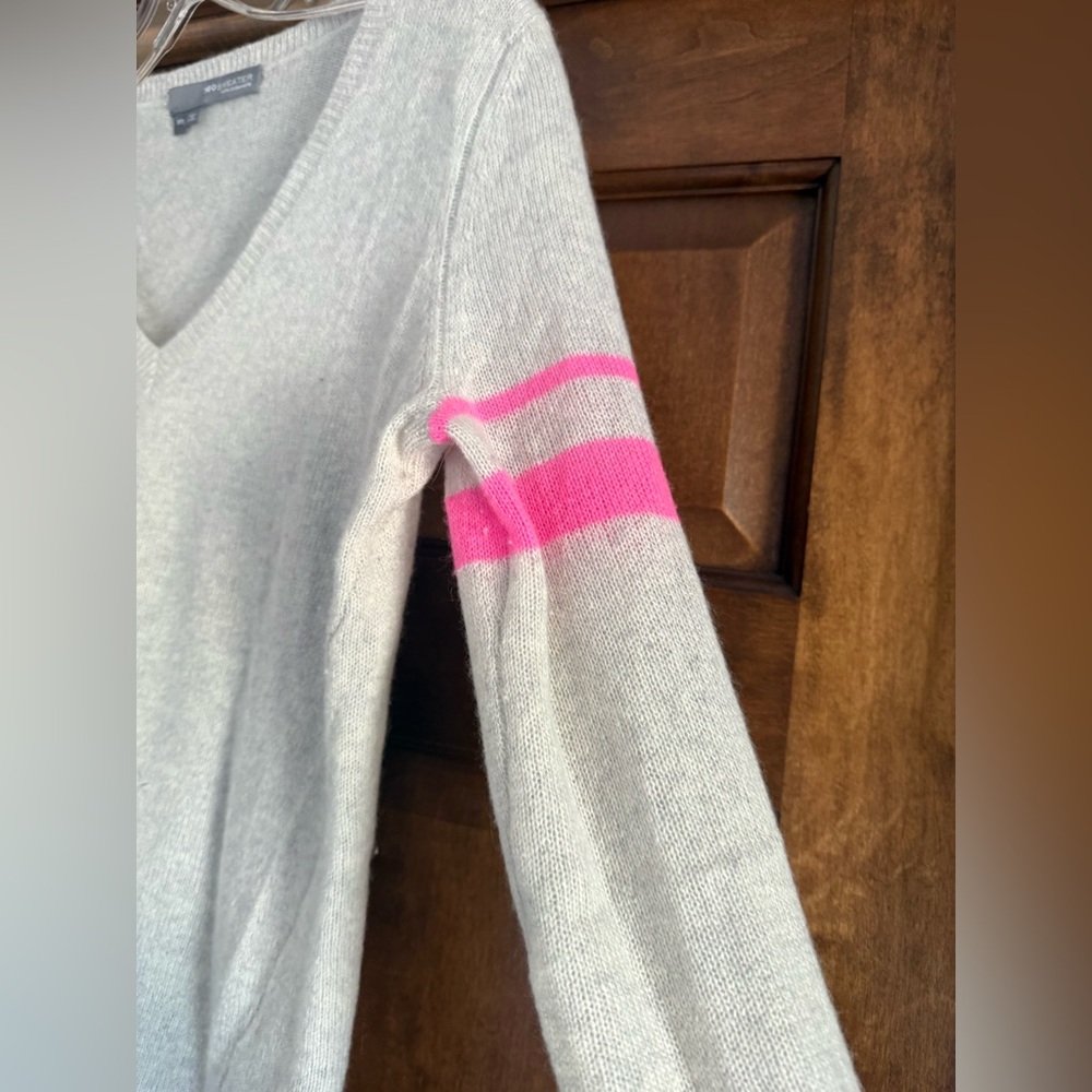 360 Sweater 100% cashmere light biege with pink trim -Size XS - Picture 3 of 6